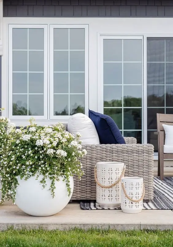 2024 Spring Porch Decor: Fresh Farmhouse & Modern Outdoor Ideas