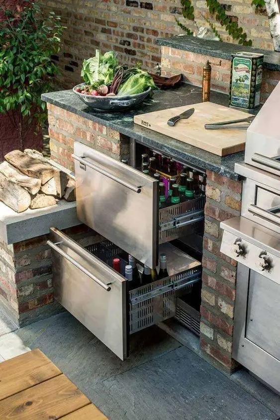 Stylish 2024 Outdoor Kitchen Trends for Chic Backyard Living Spaces