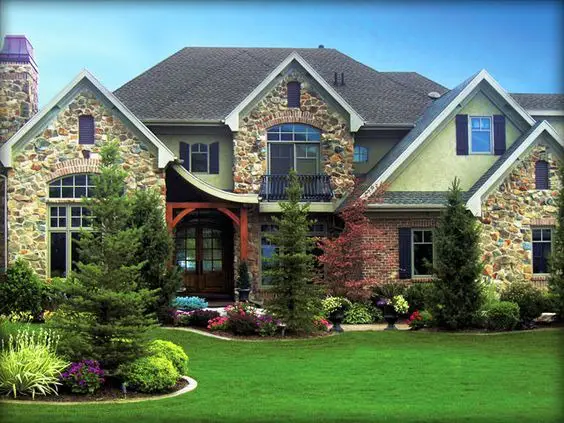 Transform Your Home: 2024 Trends in Low Front Porch Landscaping for a Budget-Friendly, Maintenance-Free Oasis