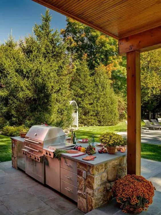 Crafting 2024's Backyard Oasis: Farmhouse Elegance in Outdoor Kitchen Design