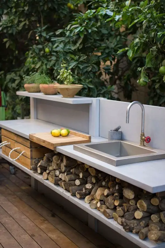 Stylish 2024 Outdoor Kitchen Trends for Chic Backyard Living Spaces