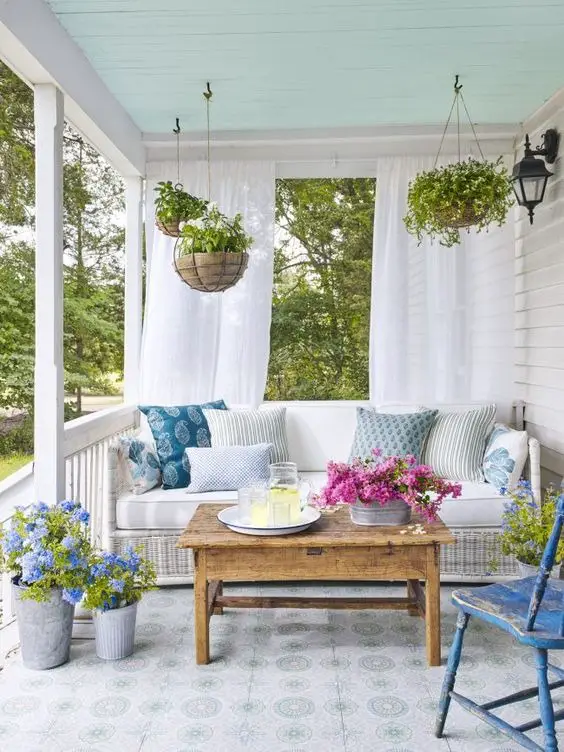 2024 Spring Porch Decor: Fresh Farmhouse & Modern Outdoor Ideas