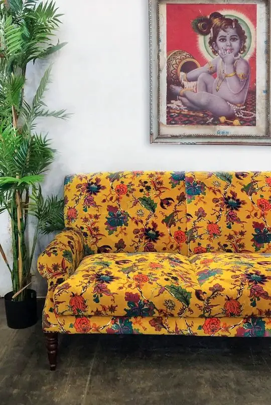 Refresh Your Space with Trendy Spring Couch Decor Ideas 2024