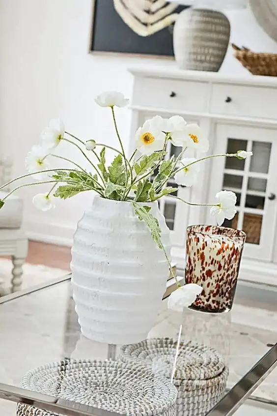 Fresh Spring Coffee Table Decor Ideas for Chic Home Vibes