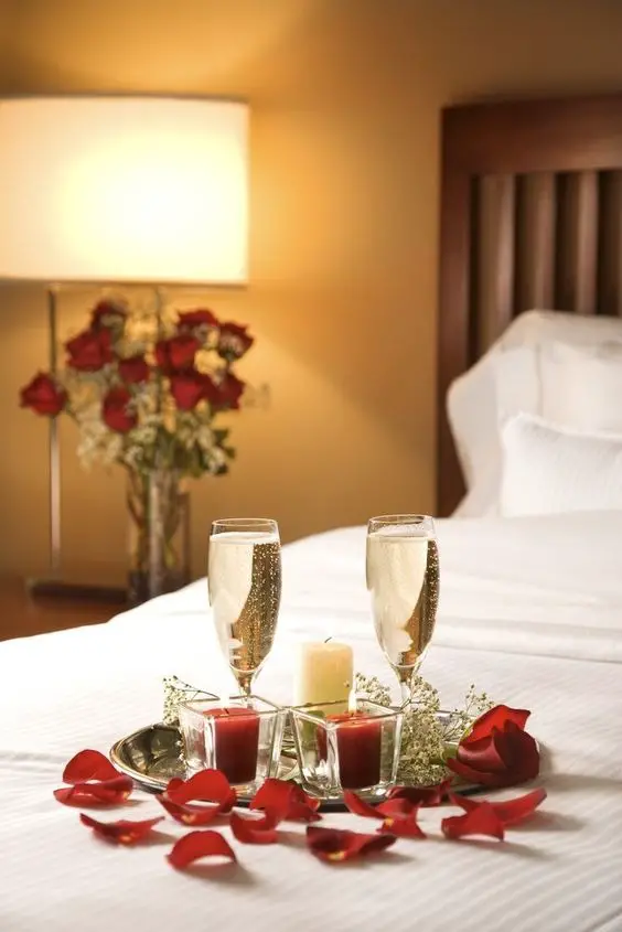 Transform Your Space: Romantic Valentines Room Decor Ideas 2024 for Him | Cozy and Simple Bedrooms with Rose Petals
