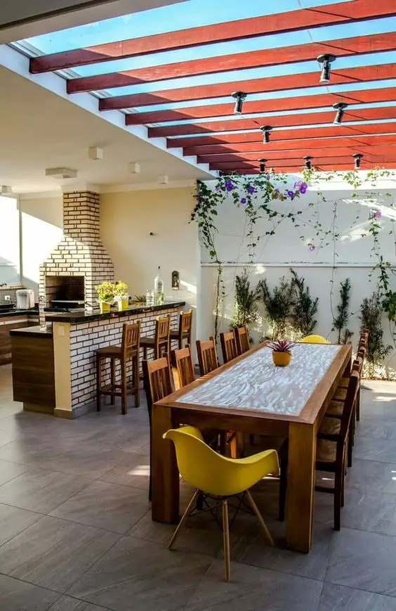 Crafting 2024's Backyard Oasis: Farmhouse Elegance in Outdoor Kitchen Design