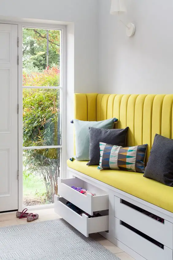 2024 Pantry Sofa Trends: Office Design Meets Cozy Minimalism