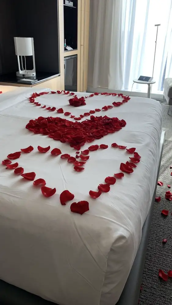 Transform Your Space: Romantic Valentines Room Decor Ideas 2024 for Him | Cozy and Simple Bedrooms with Rose Petals