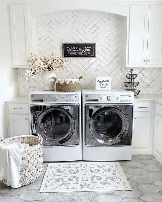 Chic Sofa Styles Transform Laundry Rooms into Cozy Retreats