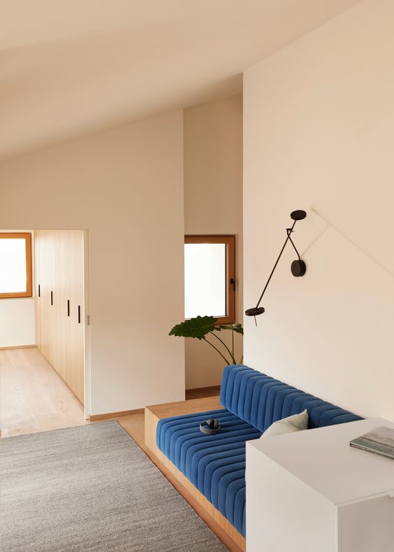 2024 Pantry Sofa Trends: Office Design Meets Cozy Minimalism