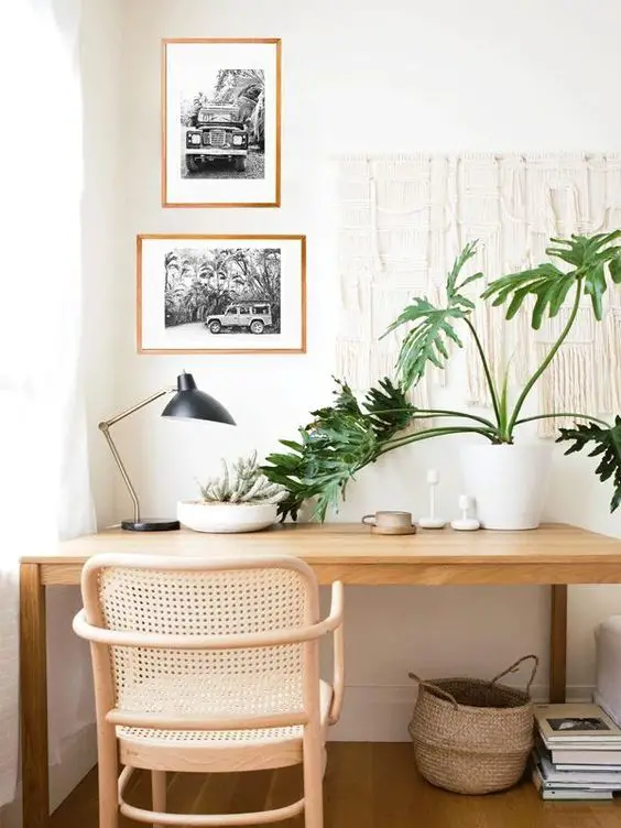 Dorm Desk Designs: Maximize Style & Space in College Rooms