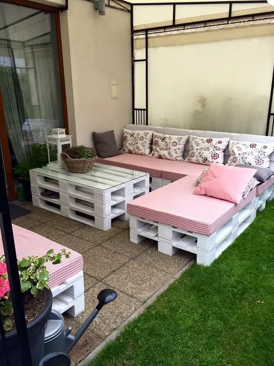 Chic Pallet Furniture Sofas for Outdoor Living – Transform Your Space