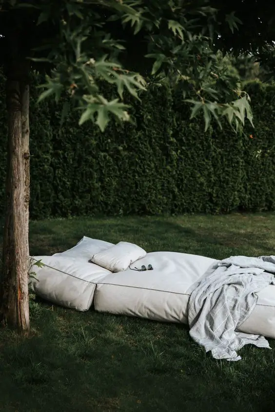 Outdoor Bed Elegance: Transform Your Space into a Luxurious Retreat