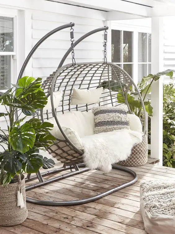 Stylish Outdoor Swing Chairs for Elegant Patio & Garden Makeovers