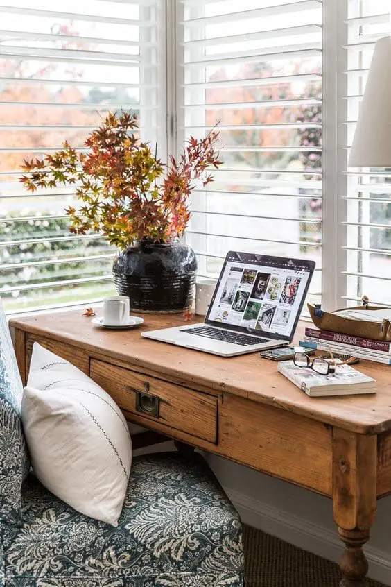 Discover Timeless Charm: Vintage Desks for Elegant Home Workspaces