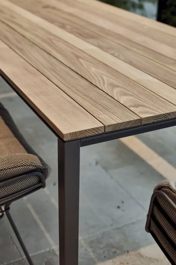Stylish Outdoor Tables: Elevate Your Al Fresco Dining Experience