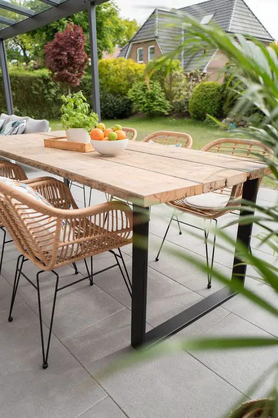 Stylish Wooden Outdoor Tables for Modern Gardens - Transform Your Space