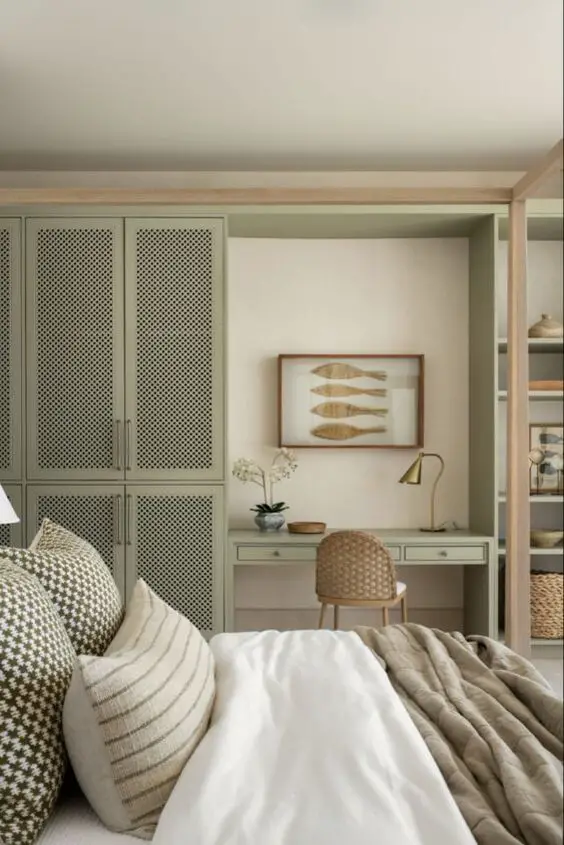 Chic Bedroom Cabinets: Modern Designs for Cozy Spaces
