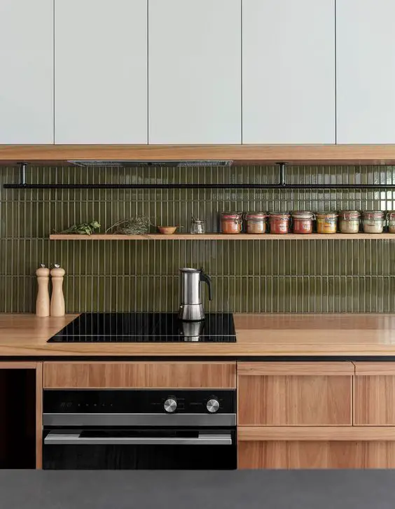 Transform Kitchens: Chic Cabinets & Backsplash Ideas for Stylish Homes