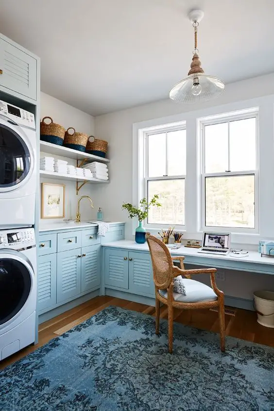 Chic Laundry Room Desk Ideas: Maximize Space with Style - Explore Now