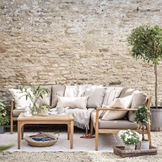Chic Garden Sofa Sets: Transform Your Outdoors into Stylish Retreats
