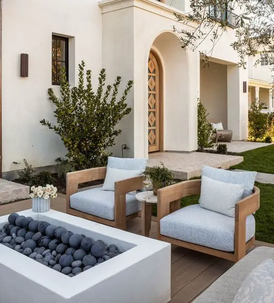 Outdoor Lounge Spaces: Chic Design Ideas for Stylish Al Fresco Living