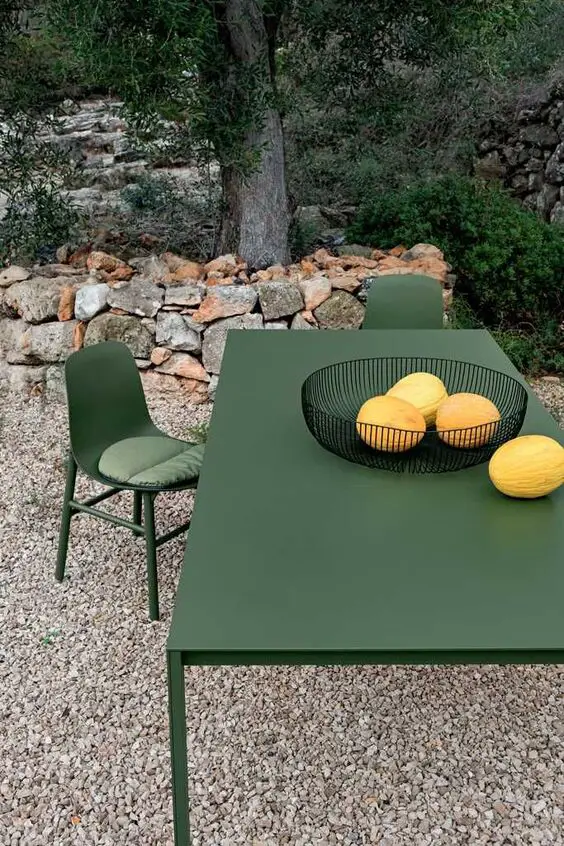 Stylish Outdoor Tables: Elevate Your Al Fresco Dining Experience