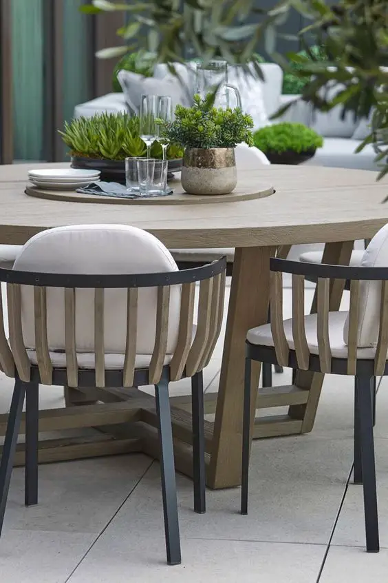 Stylish Outdoor Table & Chairs: Elevate Your Al Fresco Dining Experience