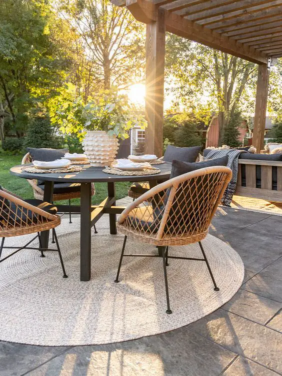 Create Your Dreamy Small Outdoor Lounge Area - Top Trendy Ideas & Designs