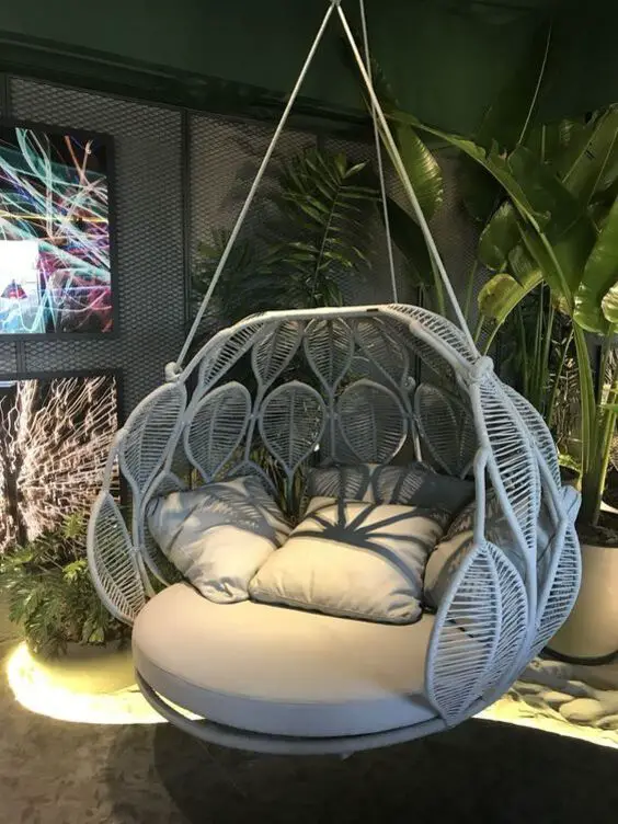 Stylish Outdoor Swing Chairs for Elegant Patio & Garden Makeovers