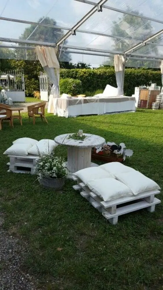 Transform Your Outdoors: Chic Pallet Chair Ideas for Patio and Garden - Eco-Friendly Elegance