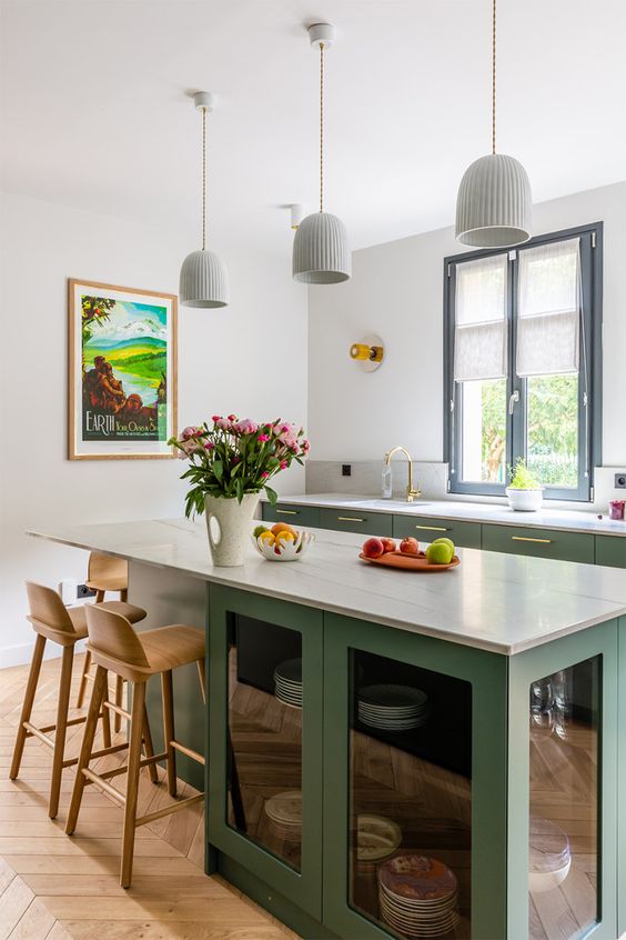 Stylish Built-In Kitchen Tables - Maximize Space & Elegance