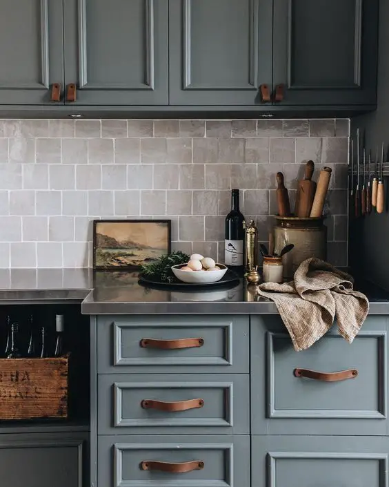 2024's Top Kitchen Cabinet Colors: Trendy Hues & Combos