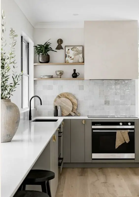Minimalist Kitchen Cabinets: Sleek Storage & Design Elegance