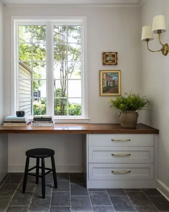 Chic Laundry Room Desk Ideas: Maximize Space with Style - Explore Now