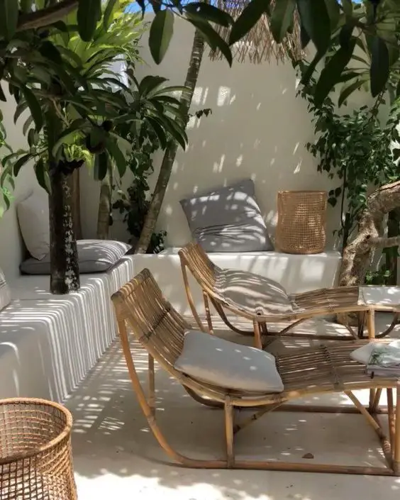 Create Your Dreamy Small Outdoor Lounge Area - Top Trendy Ideas & Designs