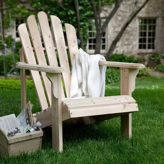 Garden Chairs: Discover Wood & Metal Designs for Trendy Outdoor Decor