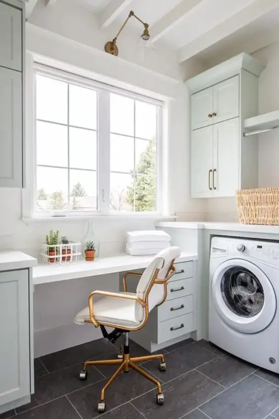 Chic Laundry Room Desk Ideas: Maximize Space with Style - Explore Now