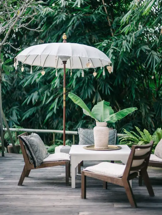 Garden Chairs: Discover Wood & Metal Designs for Trendy Outdoor Decor