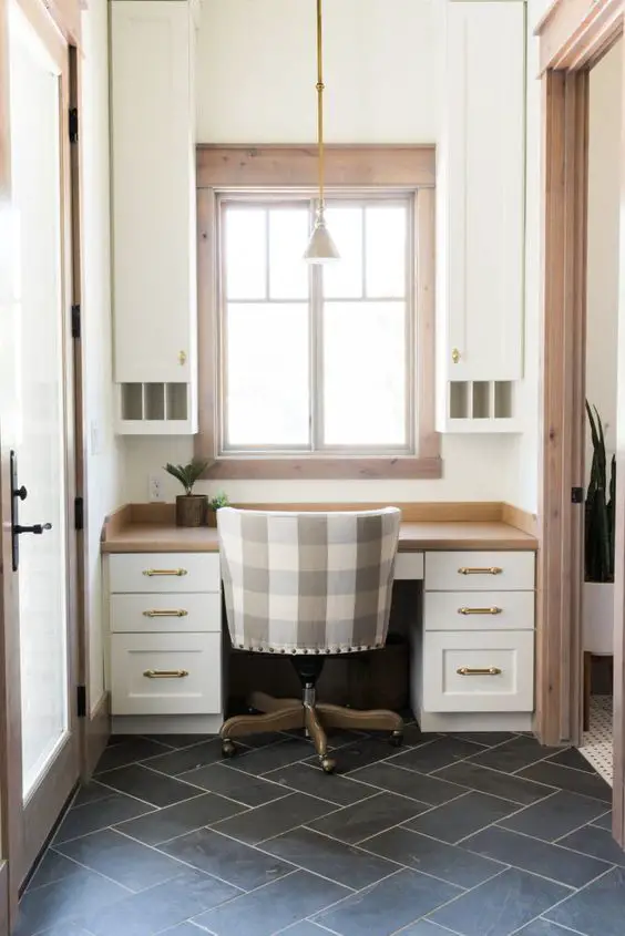 Chic Laundry Room Desk Ideas: Maximize Space with Style - Explore Now