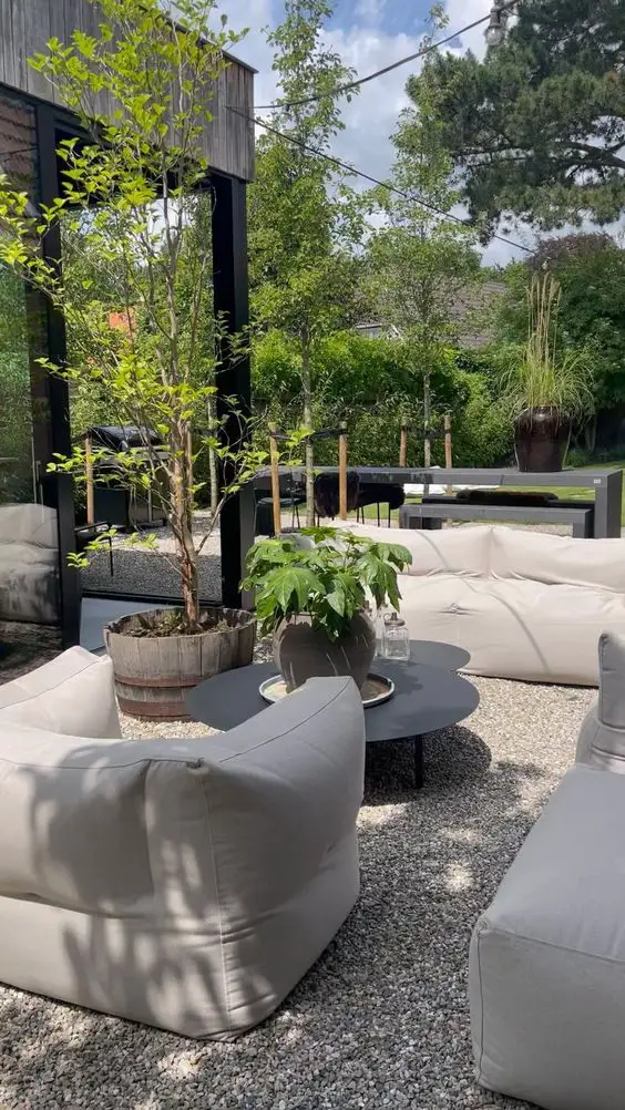 Create Your Dreamy Small Outdoor Lounge Area - Top Trendy Ideas & Designs