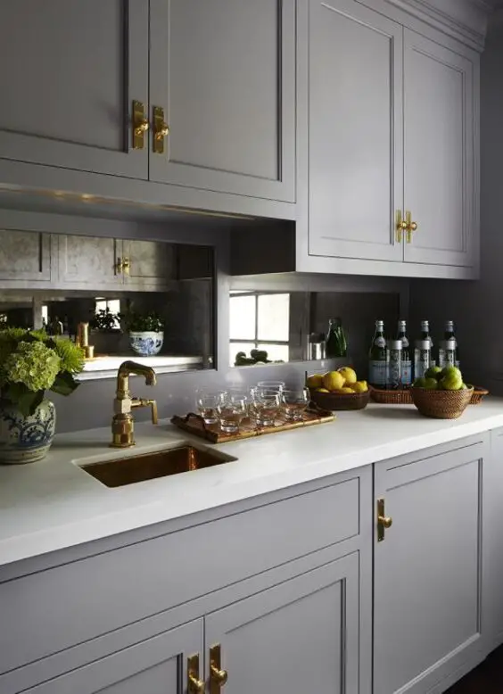Transform Kitchens: Chic Cabinets & Backsplash Ideas for Stylish Homes