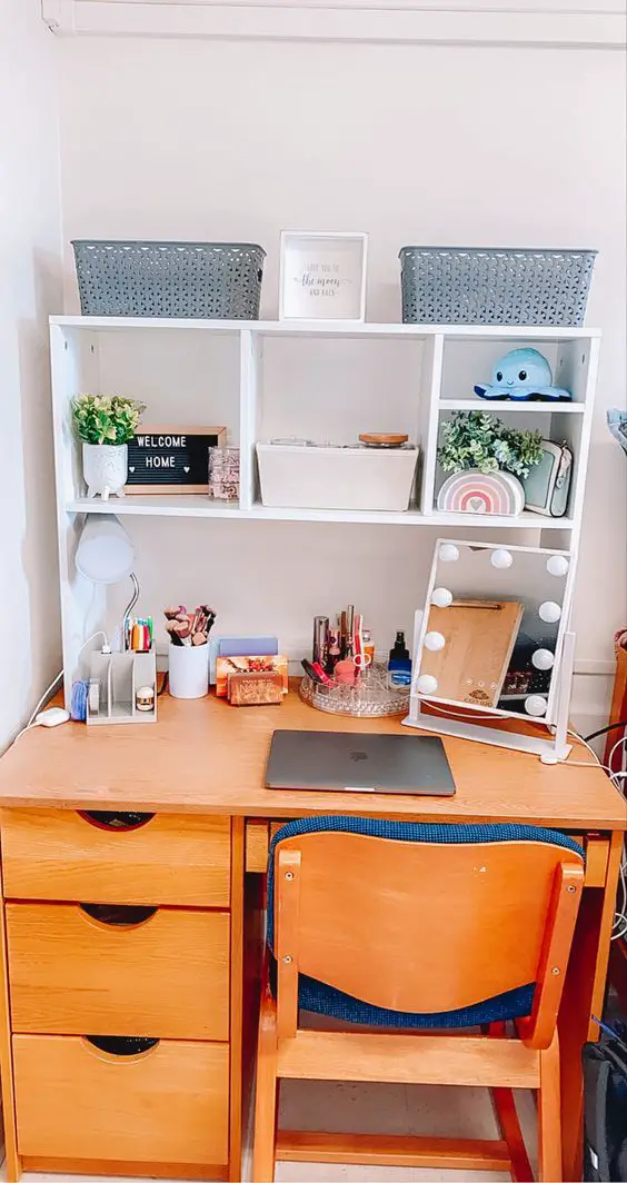 Dorm Desk Designs: Maximize Style & Space in College Rooms