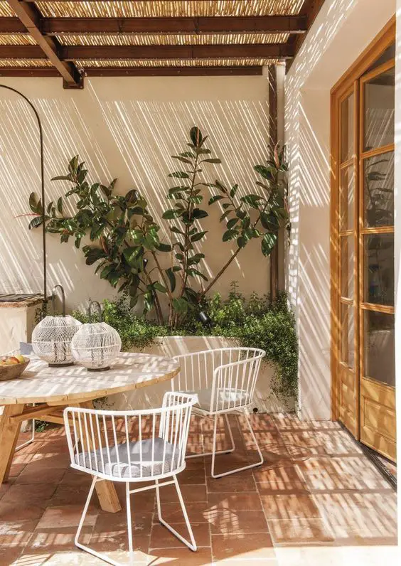 Create Your Dreamy Small Outdoor Lounge Area - Top Trendy Ideas & Designs