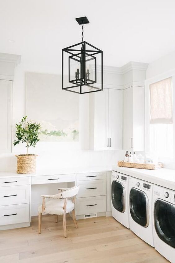 Chic Laundry Room Desk Ideas: Maximize Space with Style - Explore Now