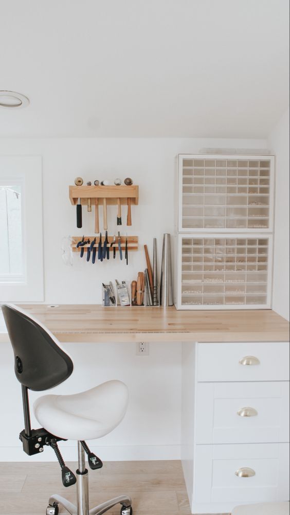 Inspiring Workshop Desk Designs for Creative & Organized Spaces