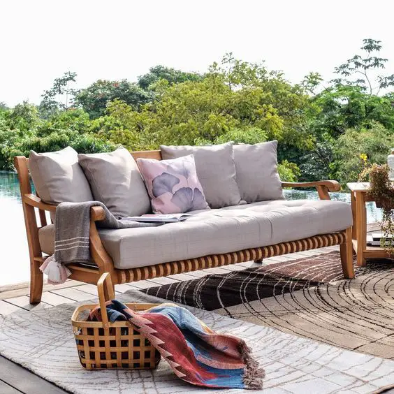 Outdoor Sofa Seating Ideas: Transform Patios into Chic Retreats
