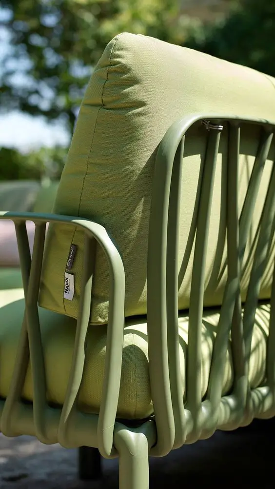 Discover Elegant Outdoor Seating: Top Trends in Stylish Chairs