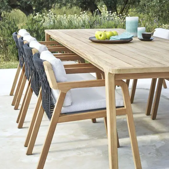 Stylish Outdoor Table & Chairs: Elevate Your Al Fresco Dining Experience