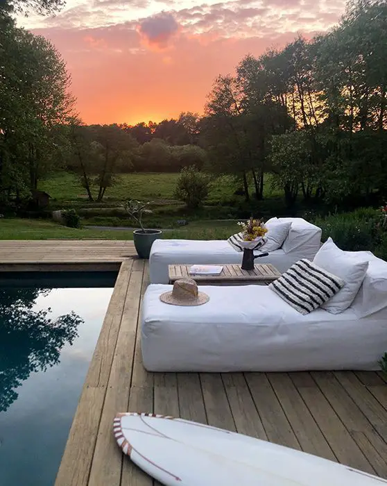 Outdoor Lounge Areas: Transform Spaces into Serene Sanctuaries